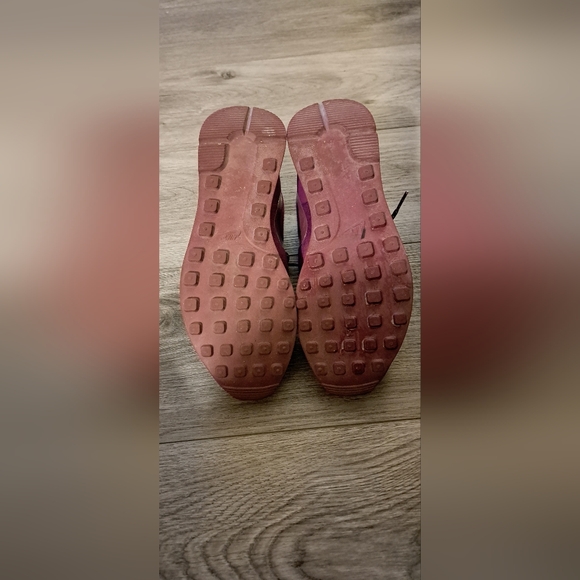 Nike Internationalist in burgendy, women's size 7 - Picture 7 of 7